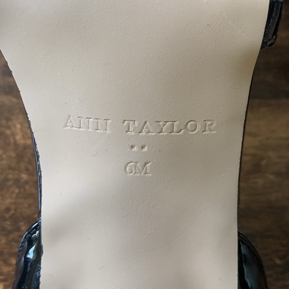 ANN TAYLOR ALIVIA STRAPPY KITTEN HEELS - Picture 5 of 7